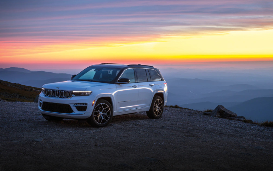 2025 white Jeep Grand Cherokee