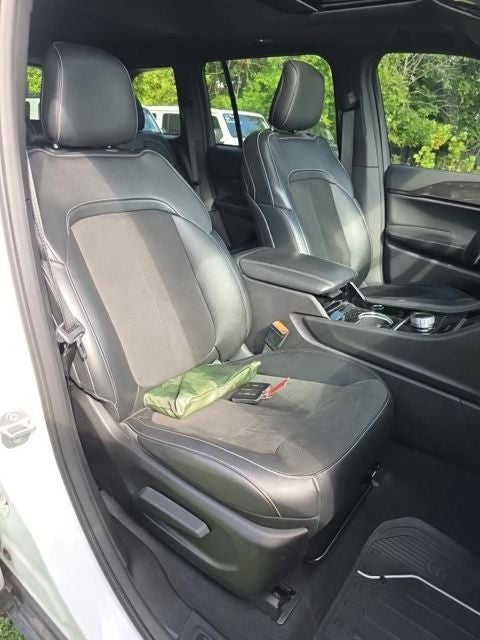 2022 Jeep Grand Cherokee Altitude