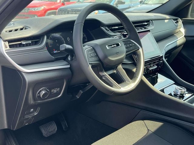 2027 Jeep Grand Cherokee Laredo X