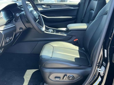 2026 Jeep Grand Cherokee Base