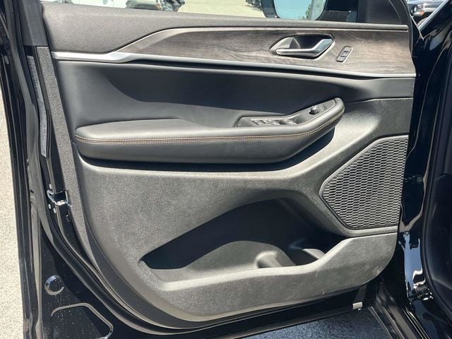 2026 Jeep Grand Cherokee Base