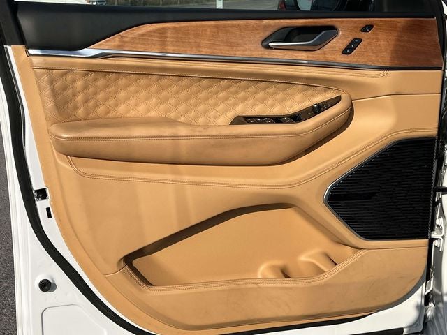 2022 Jeep Grand Cherokee Summit