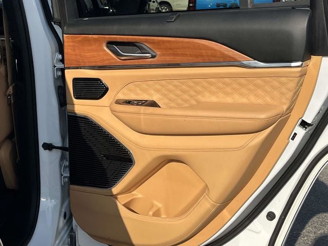 2022 Jeep Grand Cherokee Summit