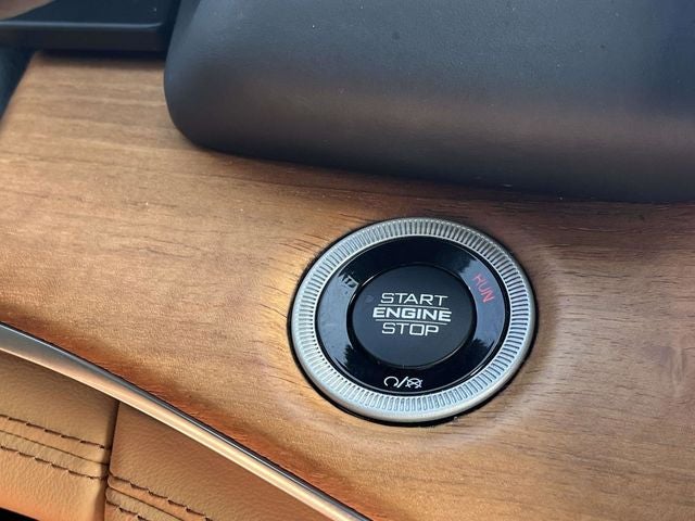 2022 Jeep Grand Cherokee Summit