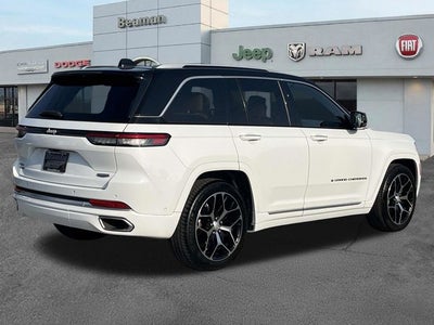2022 Jeep Grand Cherokee Summit