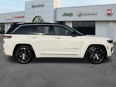2022 Jeep Grand Cherokee Summit