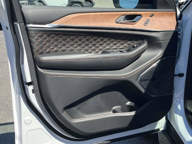 2027 Jeep Grand Cherokee Summit