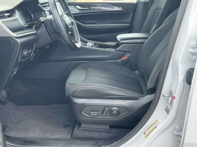 2022 Jeep Grand Cherokee L Laredo
