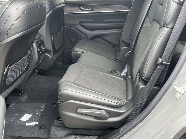 2027 Jeep Grand Cherokee Laredo Altitude