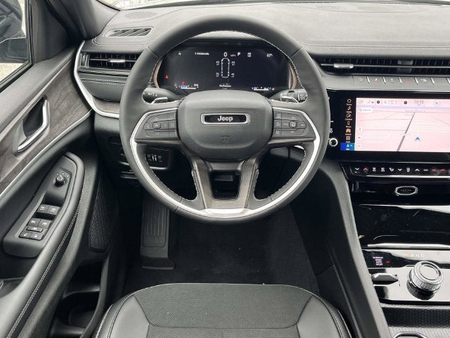 2027 Jeep Grand Cherokee Laredo Altitude