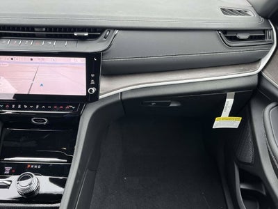 2027 Jeep Grand Cherokee Laredo Altitude