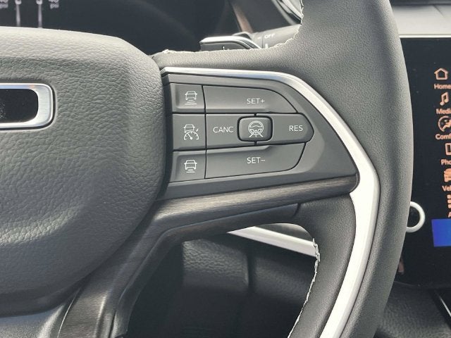 2027 Jeep Grand Cherokee Laredo Altitude