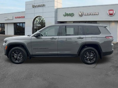 2027 Jeep Grand Cherokee Laredo Altitude