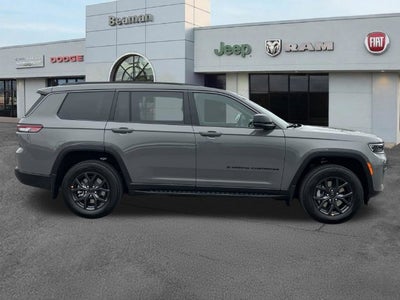 2027 Jeep Grand Cherokee Laredo Altitude