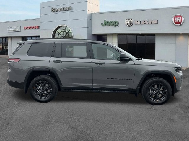 2027 Jeep Grand Cherokee Laredo Altitude