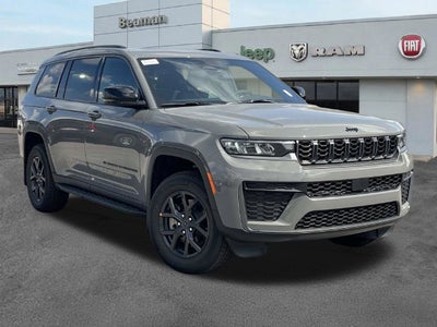 2027 Jeep Grand Cherokee Laredo Altitude