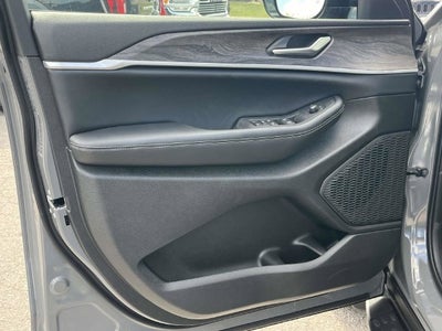 2027 Jeep Grand Cherokee Laredo Altitude