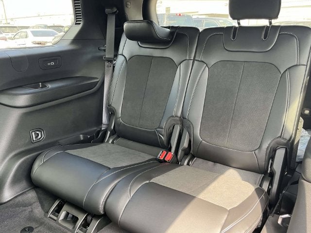 2027 Jeep Grand Cherokee Laredo Altitude