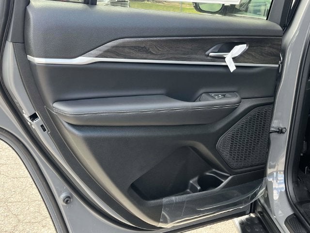 2027 Jeep Grand Cherokee Laredo Altitude