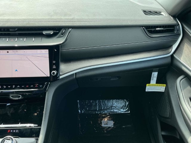 2027 Jeep Grand Cherokee Laredo Altitude