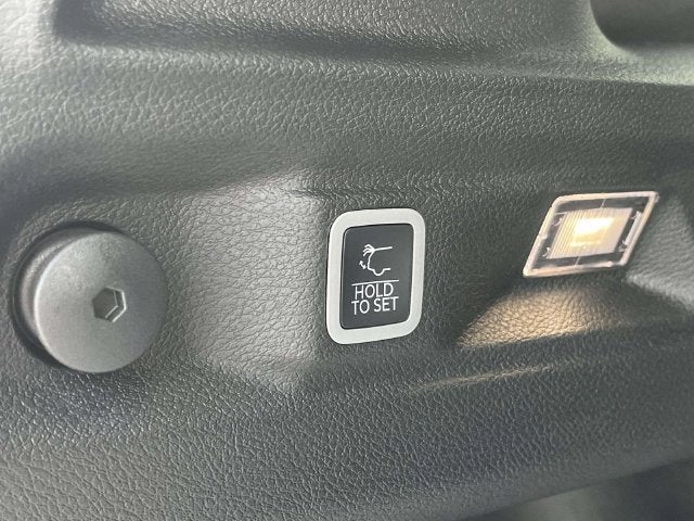 2027 Jeep Grand Cherokee Laredo Altitude