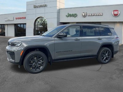 2027 Jeep Grand Cherokee Laredo Altitude