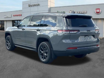 2027 Jeep Grand Cherokee Laredo Altitude