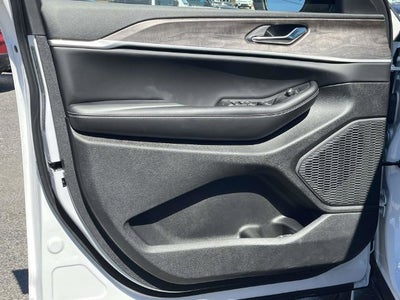 2027 Jeep Grand Cherokee Laredo Altitude
