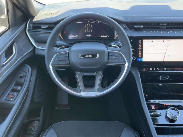 2027 Jeep Grand Cherokee Laredo Altitude