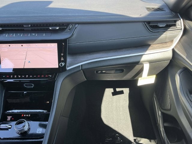 2027 Jeep Grand Cherokee Laredo Altitude