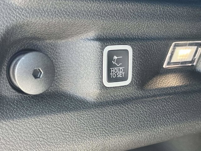 2027 Jeep Grand Cherokee Laredo Altitude