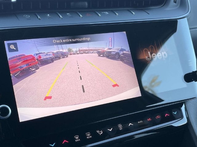 2027 Jeep Grand Cherokee Laredo Altitude