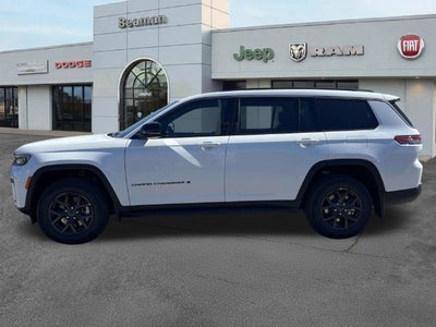 2027 Jeep Grand Cherokee Laredo Altitude