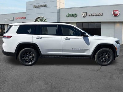 2027 Jeep Grand Cherokee Laredo Altitude