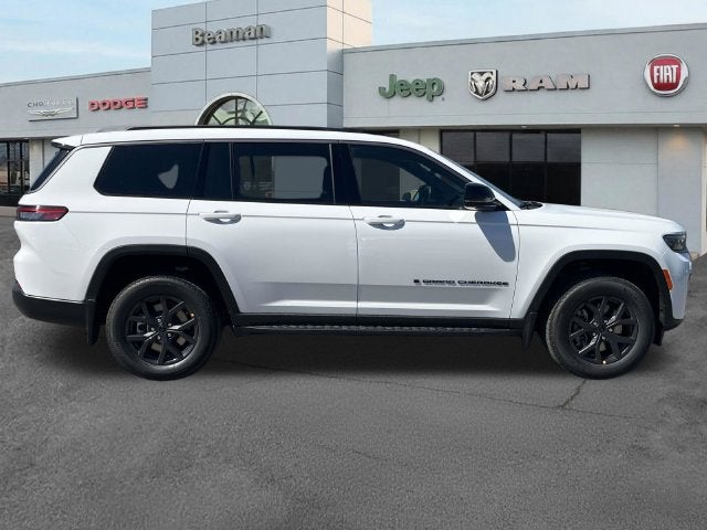 2027 Jeep Grand Cherokee Laredo Altitude