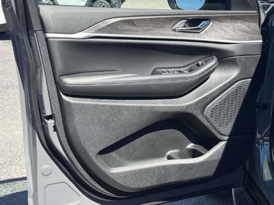 2027 Jeep Grand Cherokee Laredo Altitude