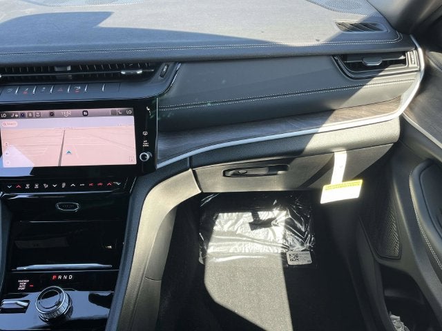 2027 Jeep Grand Cherokee Laredo Altitude