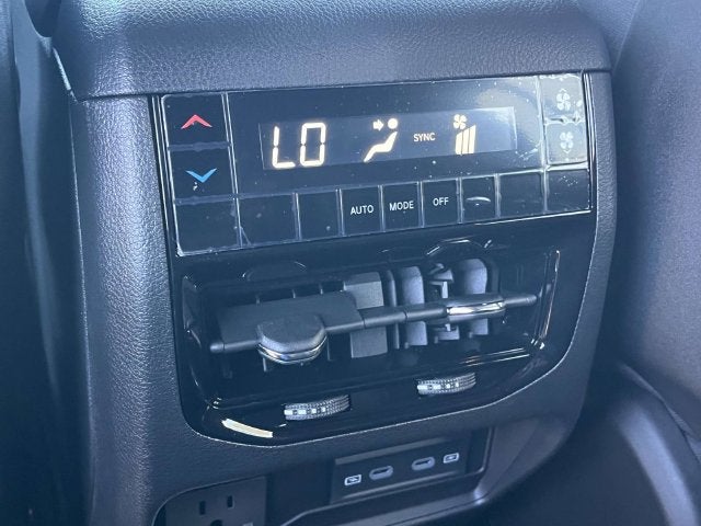 2027 Jeep Grand Cherokee Laredo Altitude