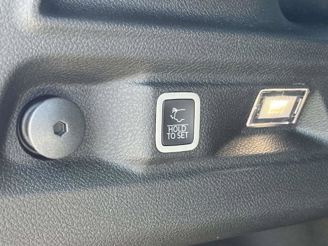 2027 Jeep Grand Cherokee Laredo Altitude
