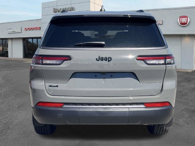 2027 Jeep Grand Cherokee Laredo Altitude