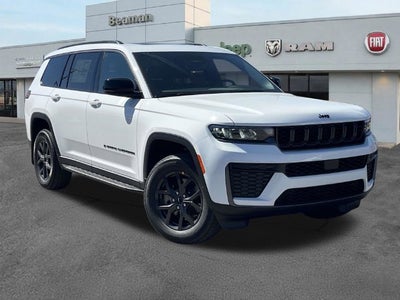 2027 Jeep Grand Cherokee Laredo Altitude