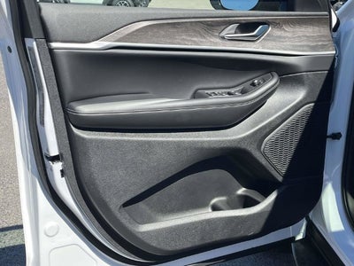 2027 Jeep Grand Cherokee Laredo Altitude