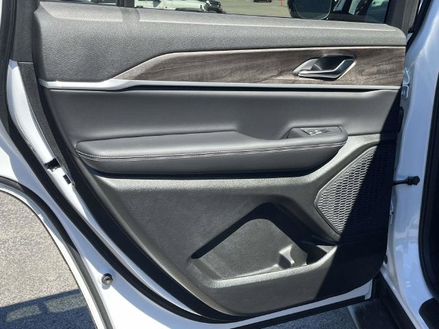 2027 Jeep Grand Cherokee Laredo Altitude