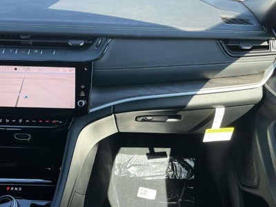 2027 Jeep Grand Cherokee Laredo Altitude