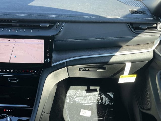 2027 Jeep Grand Cherokee Laredo Altitude