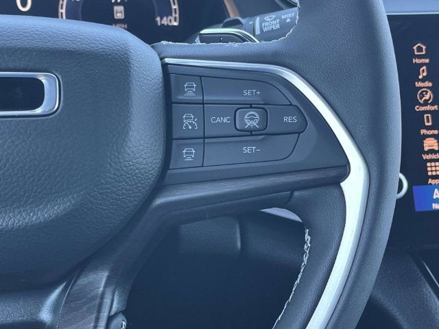 2027 Jeep Grand Cherokee Laredo Altitude