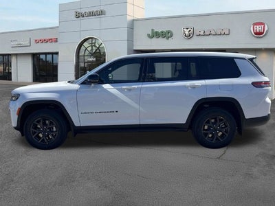 2027 Jeep Grand Cherokee Laredo Altitude