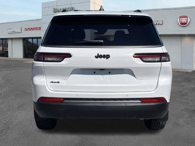 2027 Jeep Grand Cherokee Laredo Altitude