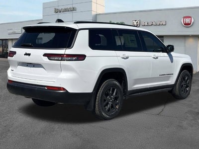 2027 Jeep Grand Cherokee Laredo Altitude