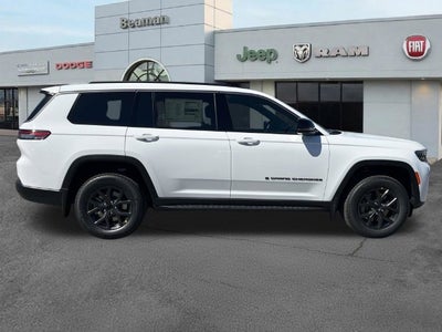 2027 Jeep Grand Cherokee Laredo Altitude